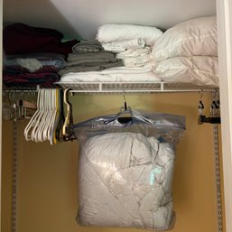 Closet Bedding Lot (apt)