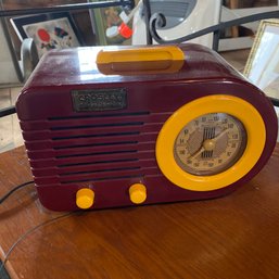 Vintage Red Crosley Collector's Edition Radio Tape Player (Barn)