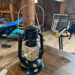 Dietz No. 8  Oil Burning Lantern Black W/Clear Globe (Barn)