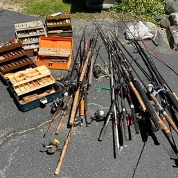 WOW! Huge Lot Of Vintage Fishing Reels, Poles, Lures, & More (Barn 2)