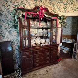 Vintage Broyhill China Cabinet (DR)