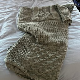 Pretty Oversized Knit Throw Blanket (Master BR)