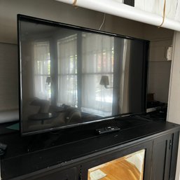 38in Tv On Stand Includes Remote (livingRoom)