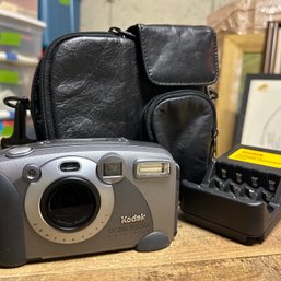 Kodak Dc280 Zoom Digital Camera With Charger And Carrying Case (zone 4)