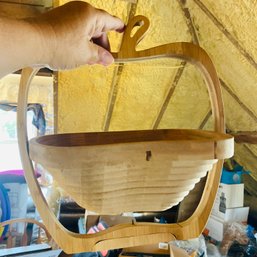 Oh Nuts Apple Shaped Collapsible Wooden Basket (Attic)