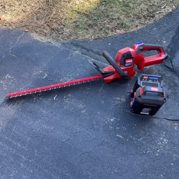 Toro 24' Hedge Trimmer With 60V Battery & Charger (Garage)