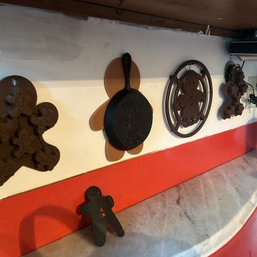 Misc Gingerbread Christmas Kitchen Items, Silicone Trays, Metal Trivet, Cast Iron Mini Skillet (Kitchen)