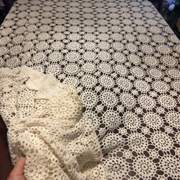 Vintage Lace Tablecloth (UpDR)