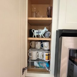 Kitchen Cabinet Lot: Cow Creamer And Mugs (Kitchen)