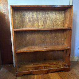 Wooden Bookshelf (bed1)
