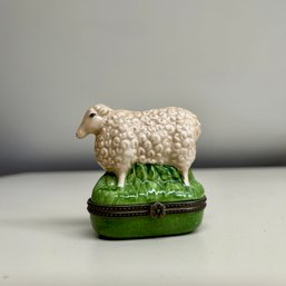 Vintage Glazed Ceramic Sheep Trinket Box (attic)