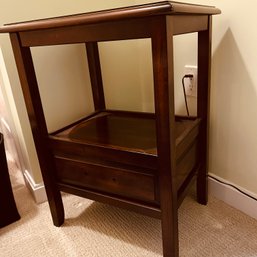 Small Wooden End Table (missing Drawer Knob) (hallway)