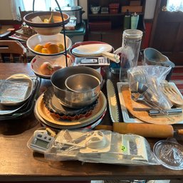 Misc Kitchen Items: Pyrex Bakers, Tart Pans, Mixing Bowls, Strainers, Cutting Boards, Mandolin, Etc (27211)