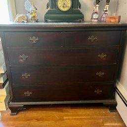 Vintage Wooden Dresser (bed1)