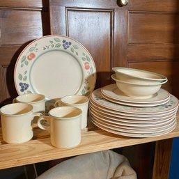 Vintage Pfaltzgraff Orchard Grove Dinner Plates & Cups Dinnerware Set (Basement)