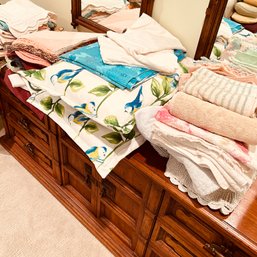 Large Lot Of Linens, Placemats, Pillows & Towels (MB)