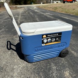 Igloo Wheelie Cool 38 Qt Wheeled Cooler (Garage)