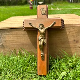 Vintage Wooden Crucifix With Compartment (Bsmt Fridge)