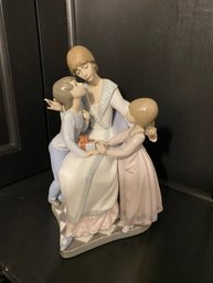 Lladro Mother's Day Figure With Box - Repaired
