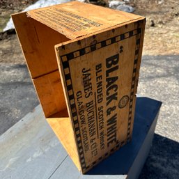 Black & White Scotch Whiskey Crate By James Buchanan & Co, Scotland - See Descr.(Garage)