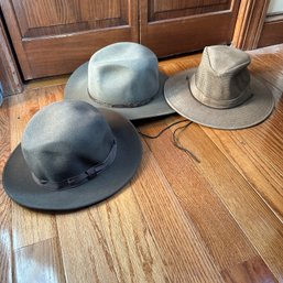 Trio Of Men's Hats In Like New Condition - Orvis & Beaver Brand (Office)