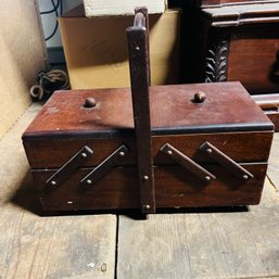 Vintage Small Sewing Box (Ell)