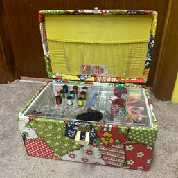 Cute Vintage Quilted Sewing Basket With Contents, Broken Handle (BSMT3)