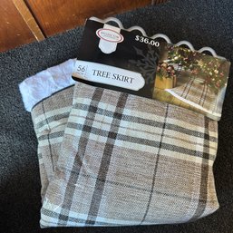 New Plaid Tree Skirt (BR)