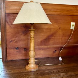 Charming Vintage Wooden Table Lamp (LR)
