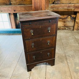 Small Vintage Chest Of Drawers (ell)