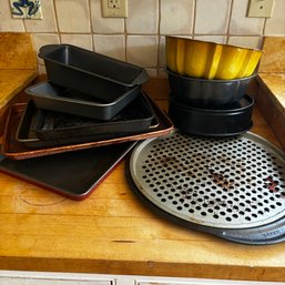 Mixed Lot Of Kitchen Pans (KT)