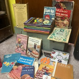 Fun Lot Of Vintage Cookbooks Including The Encyclopedia Of Cooking (BSMT3)