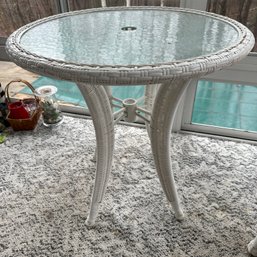 Round White Plastic/Wicker Outdoor Table (Porch)