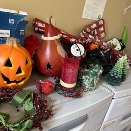 Assortment Of Holiday Decor - See Descr. (Laundry)