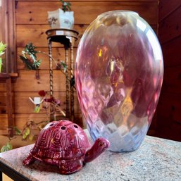 Large Vintage Iridescent Pink Glass Vase With Ceramic Turtle Flower Vase (LR)