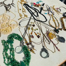 Mixed Lot Of Costume Jewelry With Many Necklaces, Faux Pearls, Brooches & More (NK 50624)