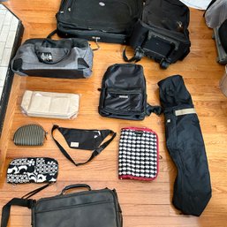 TRAVEL LUGGAGE LOT: Inc Folding Suit/dress Luggage, Rolling Luggage, Several Toiletry Bags, Etc (LR)