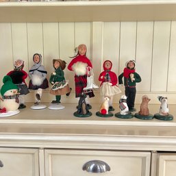 Byers' Choice Caroloers And Caroling Cat And Dog Figures (porch)
