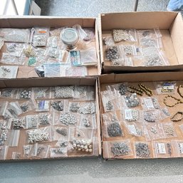 Lots Of Mostly Metallic Beads For Crafting / Jewelry Making (BR)