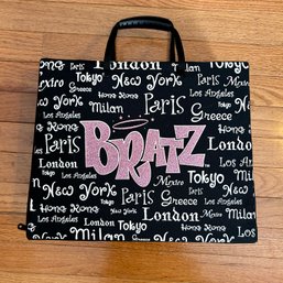 BRATZ DOLLS Travel Case With Dolls And Clothing (LR)