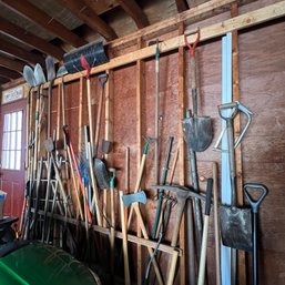 Great Wall Of Lawn And Garden Tools (Garage)