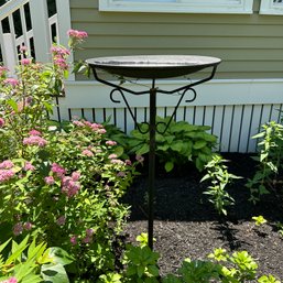 Lovely Bird Bath With Metal Base (Backyard)