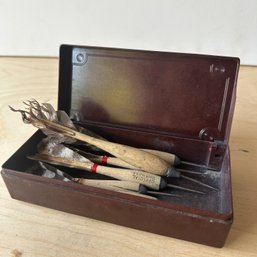 WOW! Real Feathers, Vintage Wooden Darts (IS)