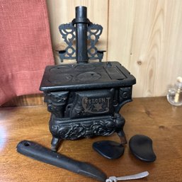 Tiny Cast Iron Stove, Made In U.S.A. (BSMT)