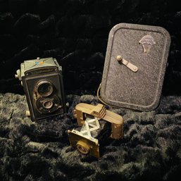 Small Vintage Cameras Lot - Vitascope, Voigtlander And Univex (Box 2)