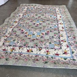 Geometric Floral Hooked Area Rug 42'x66' (bsmt)