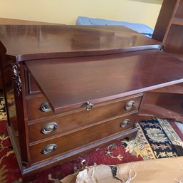 Nice! Vintage Wood 'bachelor's Chest' With Pull Out Writing Desk (missing One Knob) BSMT