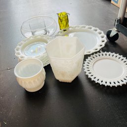 Assorted Milkglass Pieces (Pod)