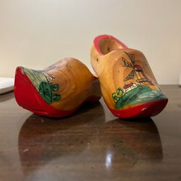 Painted Holland Wooden Clogs, Decorative (bsmt)