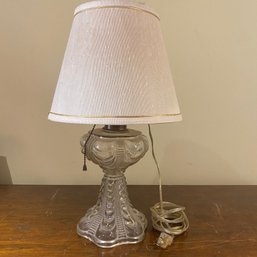 Small Vintage Glass Lamp With Offwhite & Gold Lampshade Plus Pullchain (Bsmt)